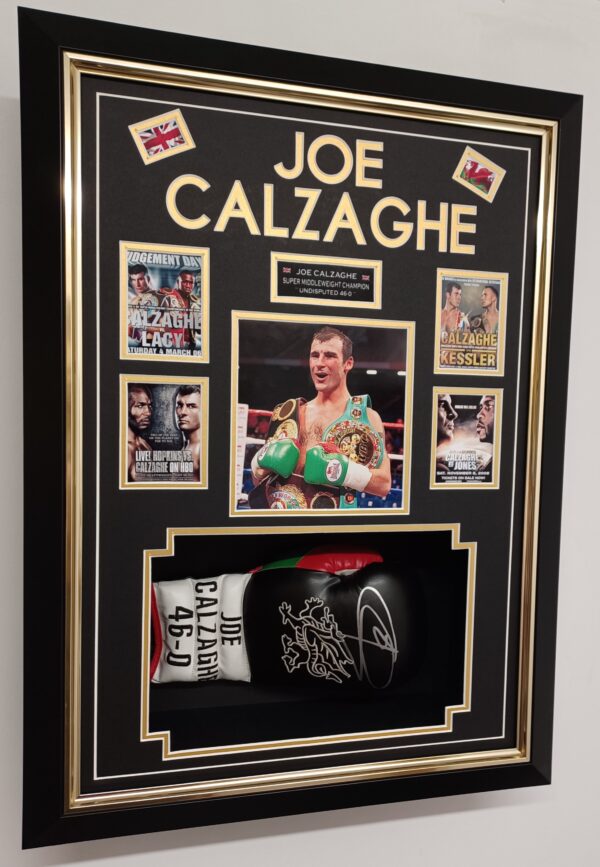 CALZAGHE AUTOGRAPHED GLOVE scaled
