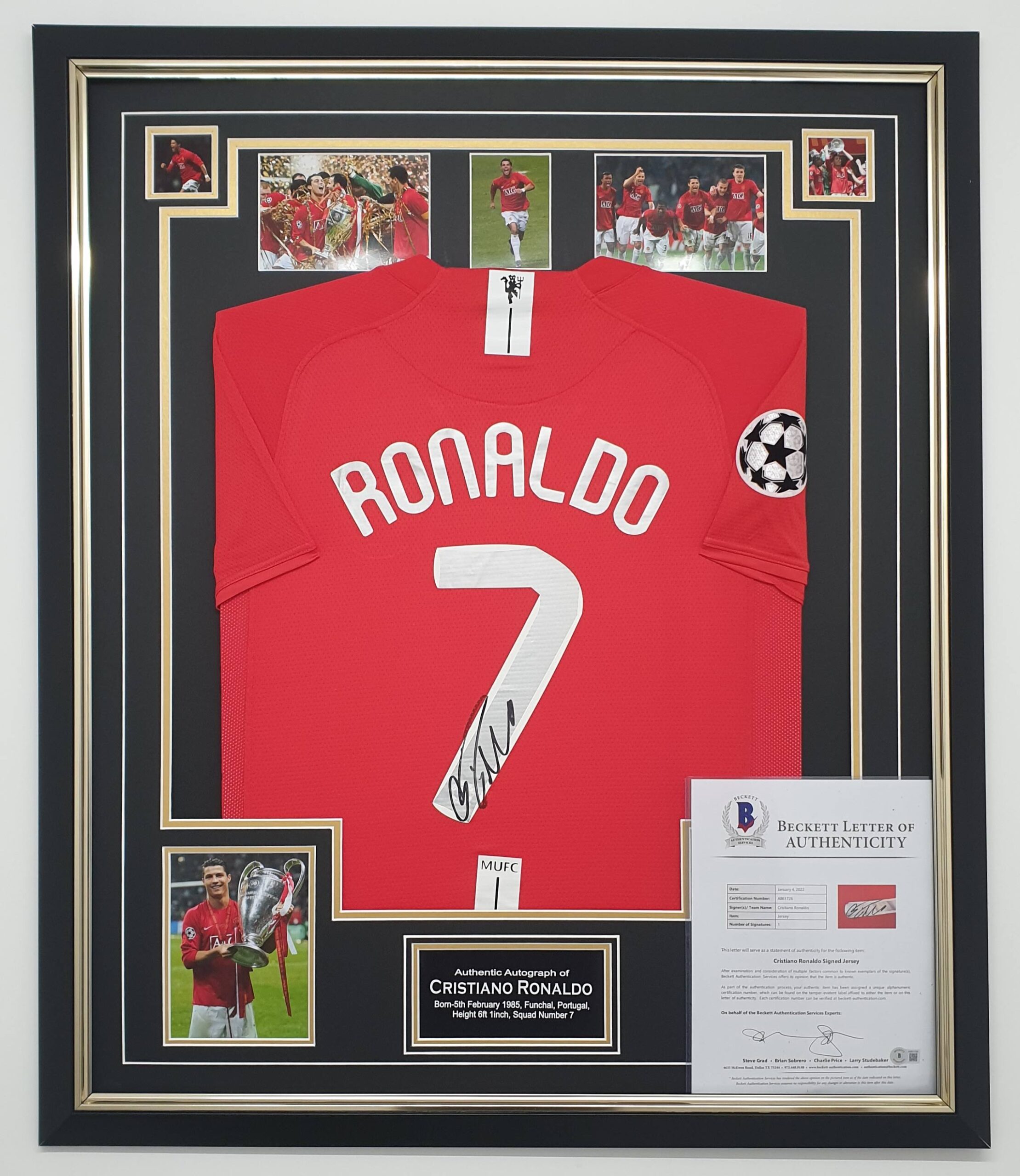 Paul Scholes Signed Manchester United Shirt - 1999, Home, UCL, Number 18 -  Autographed Soccer Jerseys at 's Sports Collectibles Store