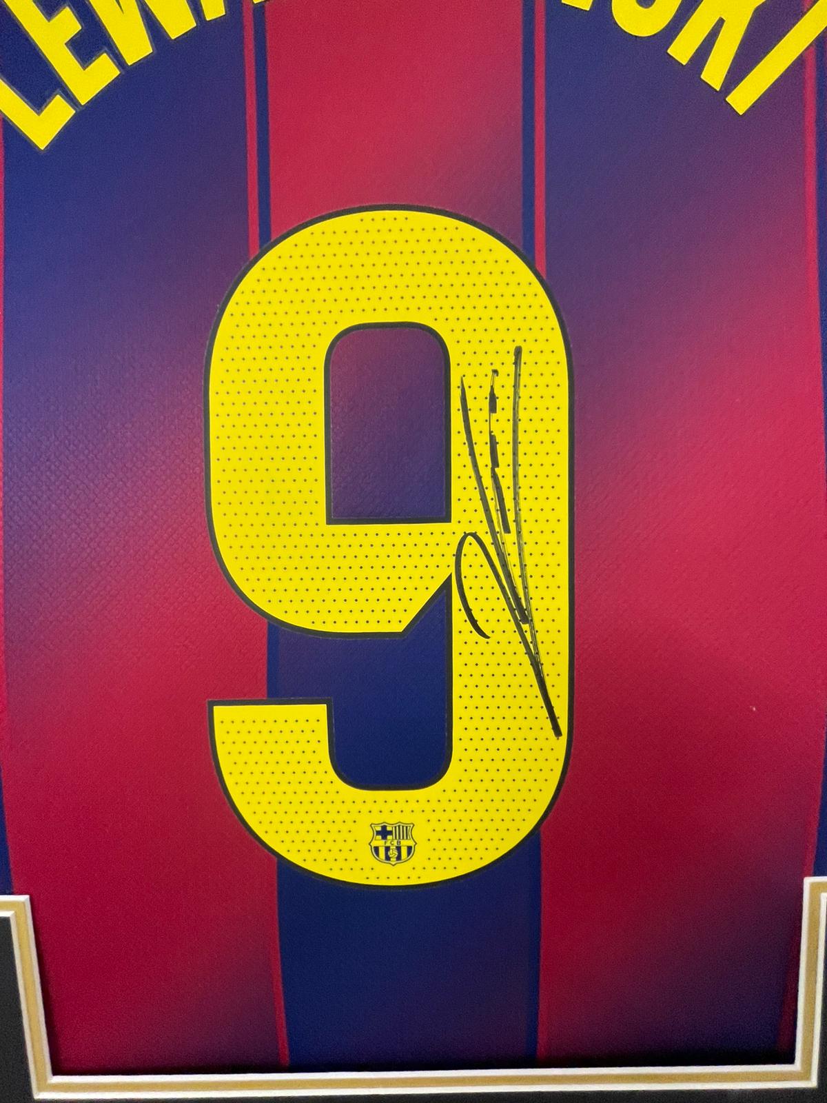 ROBERT LEWANDOWSKI SIGNED SHIRT