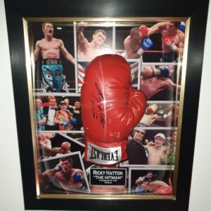 RICKY HATTON SIGNED BOXING GLOVE