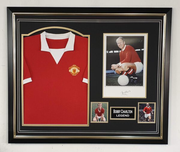Bobby Charlton of Manchester United signed Photo with Shirt