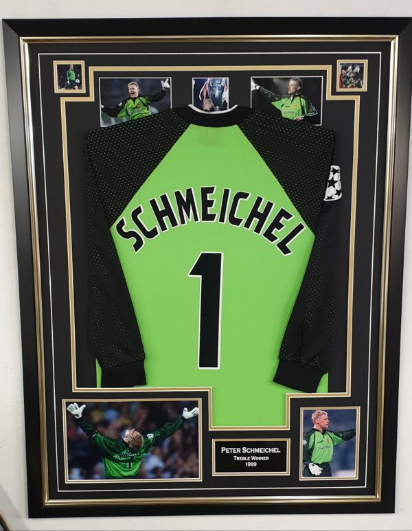 PETER SCHMEICHEL of Manchester United Signed Photo with Shirt