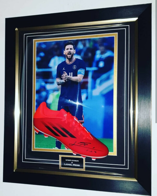 Lionel Messi of PSG signed Boot